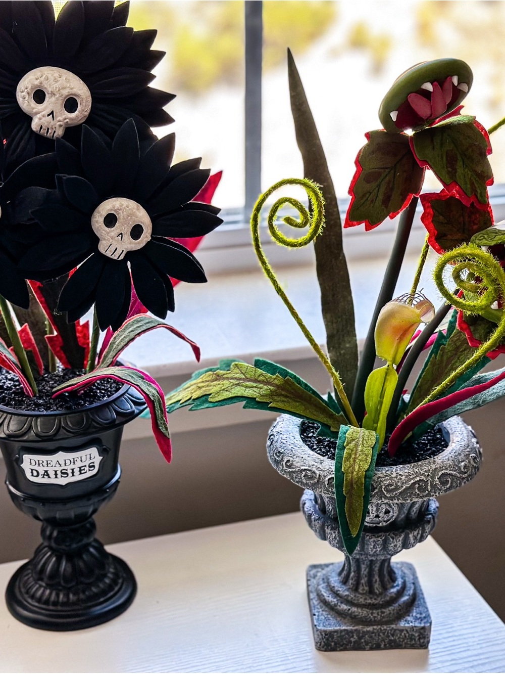 Target Hyde and Eek Ghoulish Garden Creepy Venus Fly Trap Plant - Picture 2 of 2
